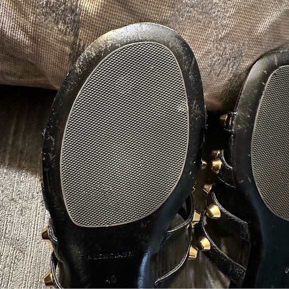 BALENCIAGA BLACK LEATHER ARENA GOLDTONE GIANT STUD SANDALS - SIZE 40 - Picture 10 of 16